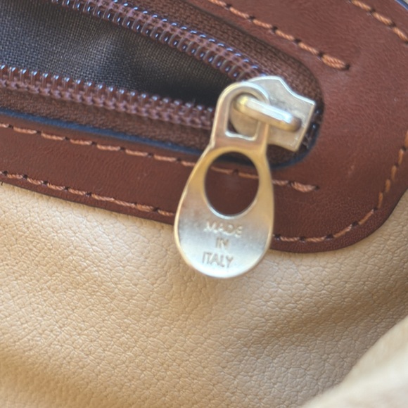 Vintage style leather bag.  Different style doctors bag - Picture 8 of 10